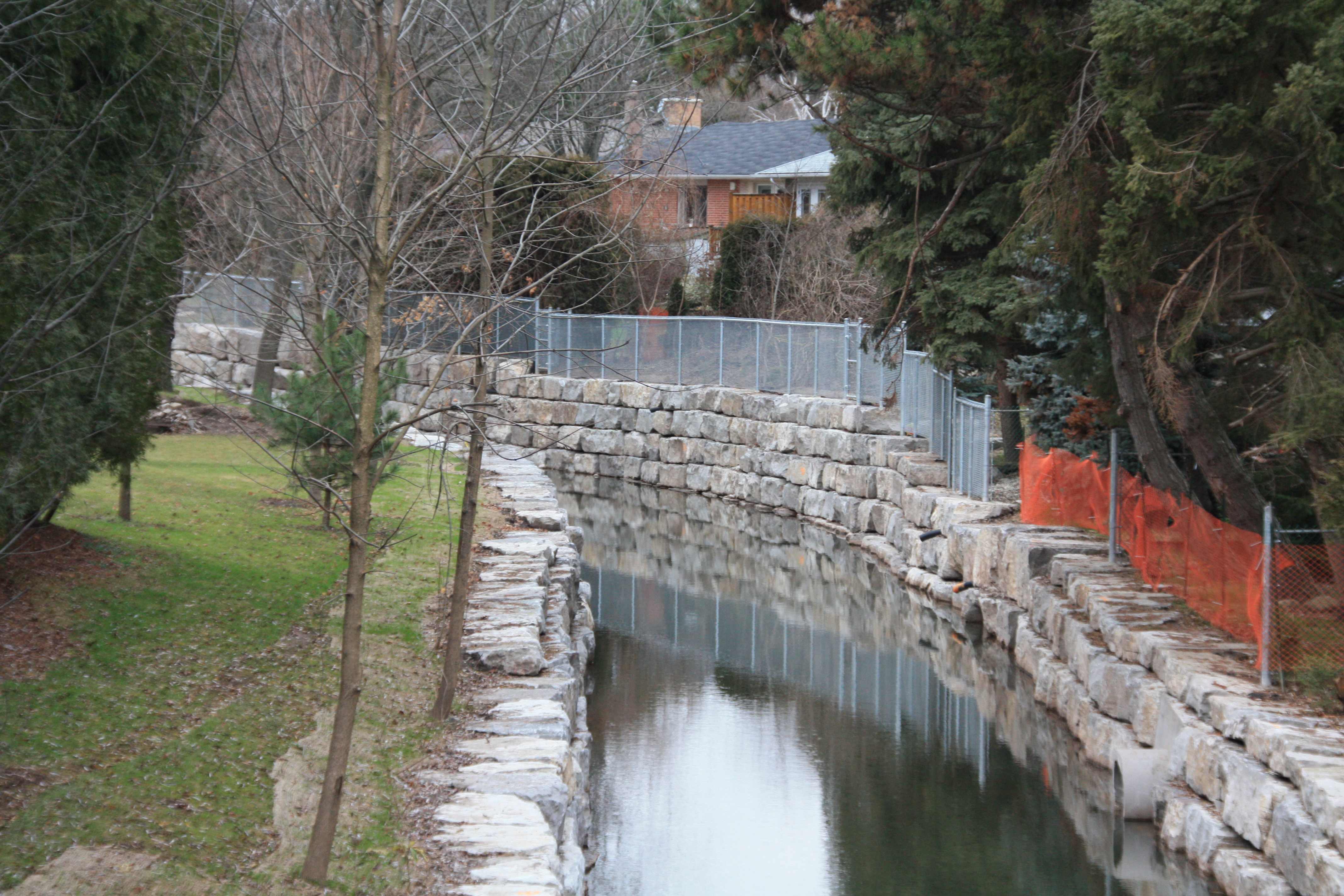 Fence on Armour wall to creek_4278